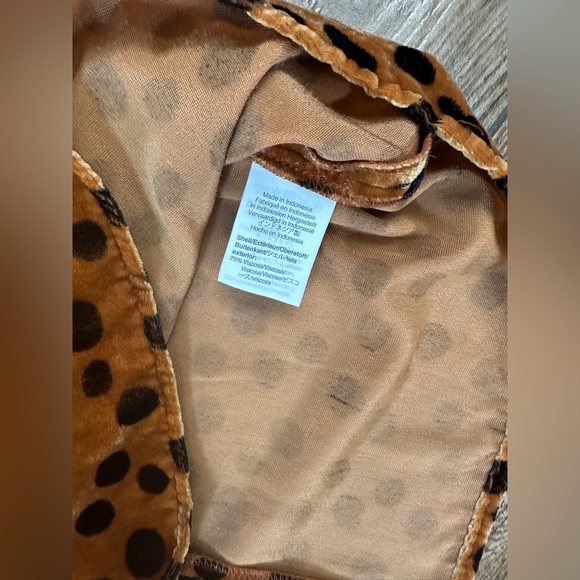 Velvet Memento Ruffle-Sleeve Top in Leopard Dot XS - Picture 6 of 11
